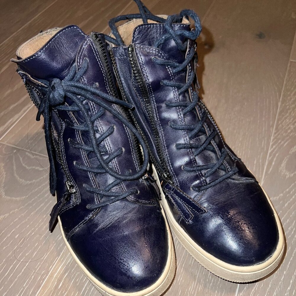 Banana Republic Blue Genuine Leather Sneakers (US 7.5)